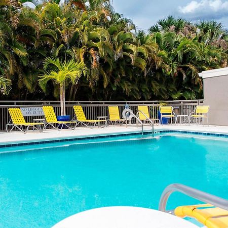 Fairfield Inn & Suites By Marriott Fort Myers Cape Coral Cypress Lake Buitenkant foto