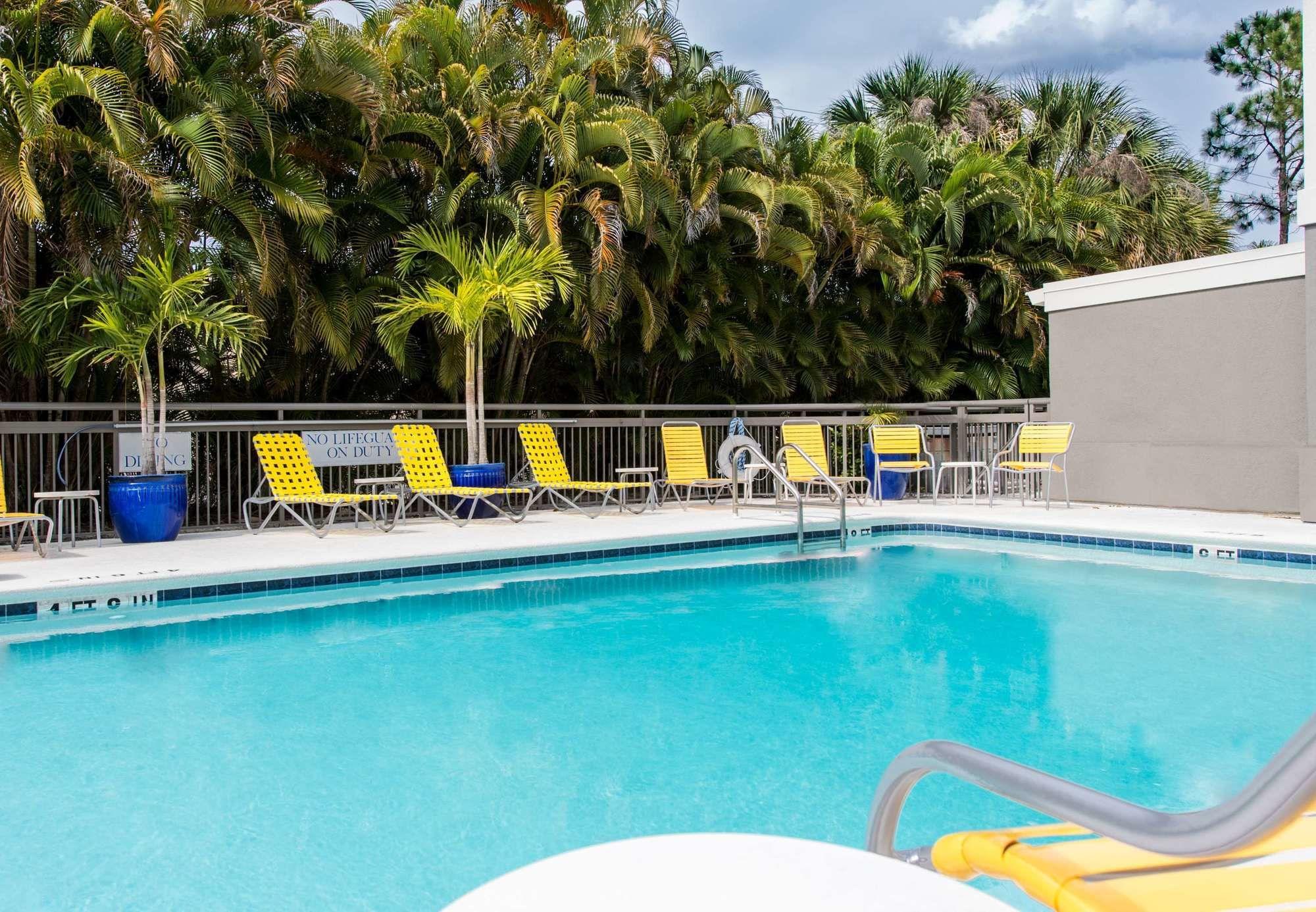 Fairfield Inn & Suites By Marriott Fort Myers Cape Coral Cypress Lake Buitenkant foto