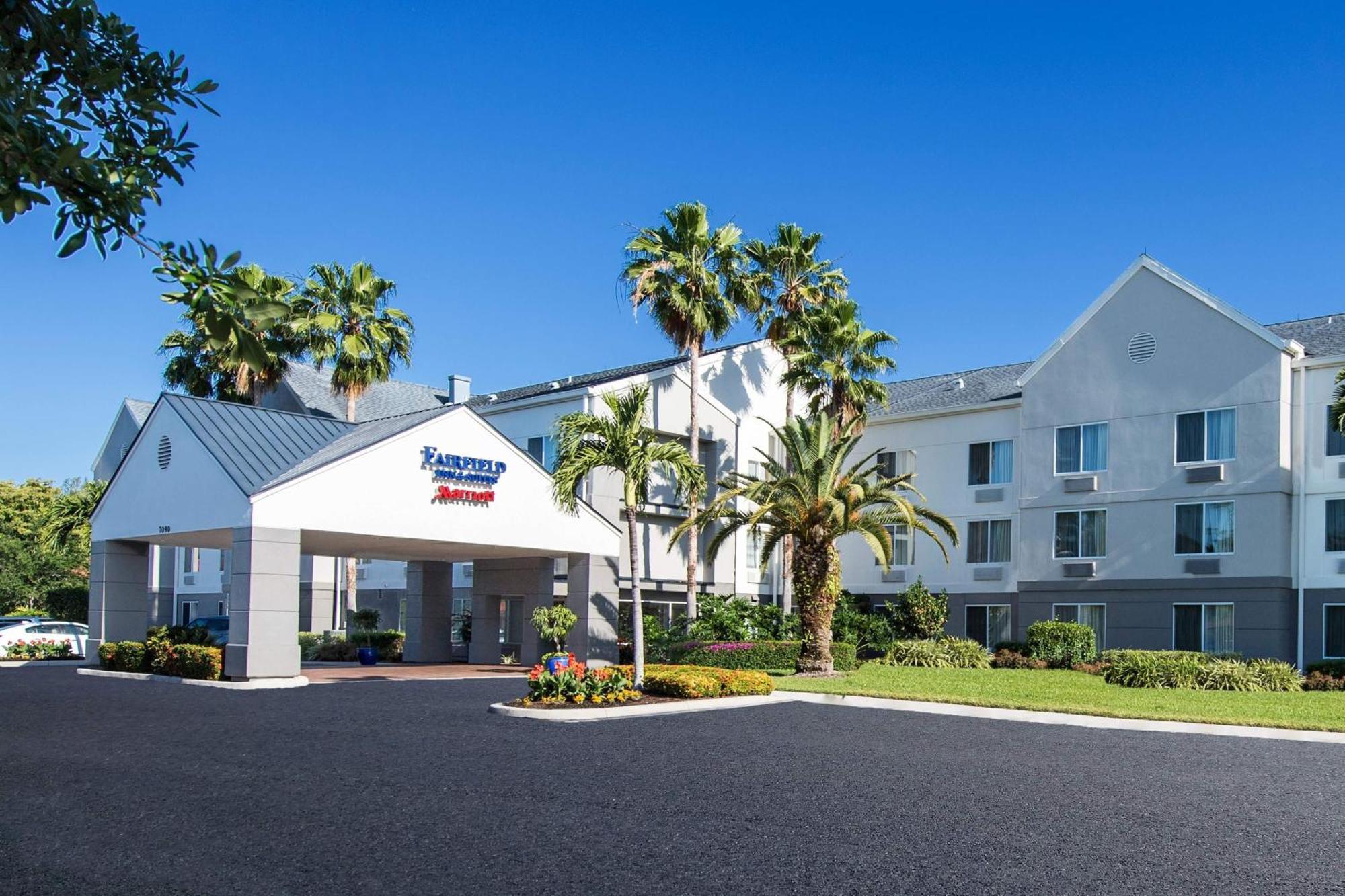 Fairfield Inn & Suites By Marriott Fort Myers Cape Coral Cypress Lake Buitenkant foto