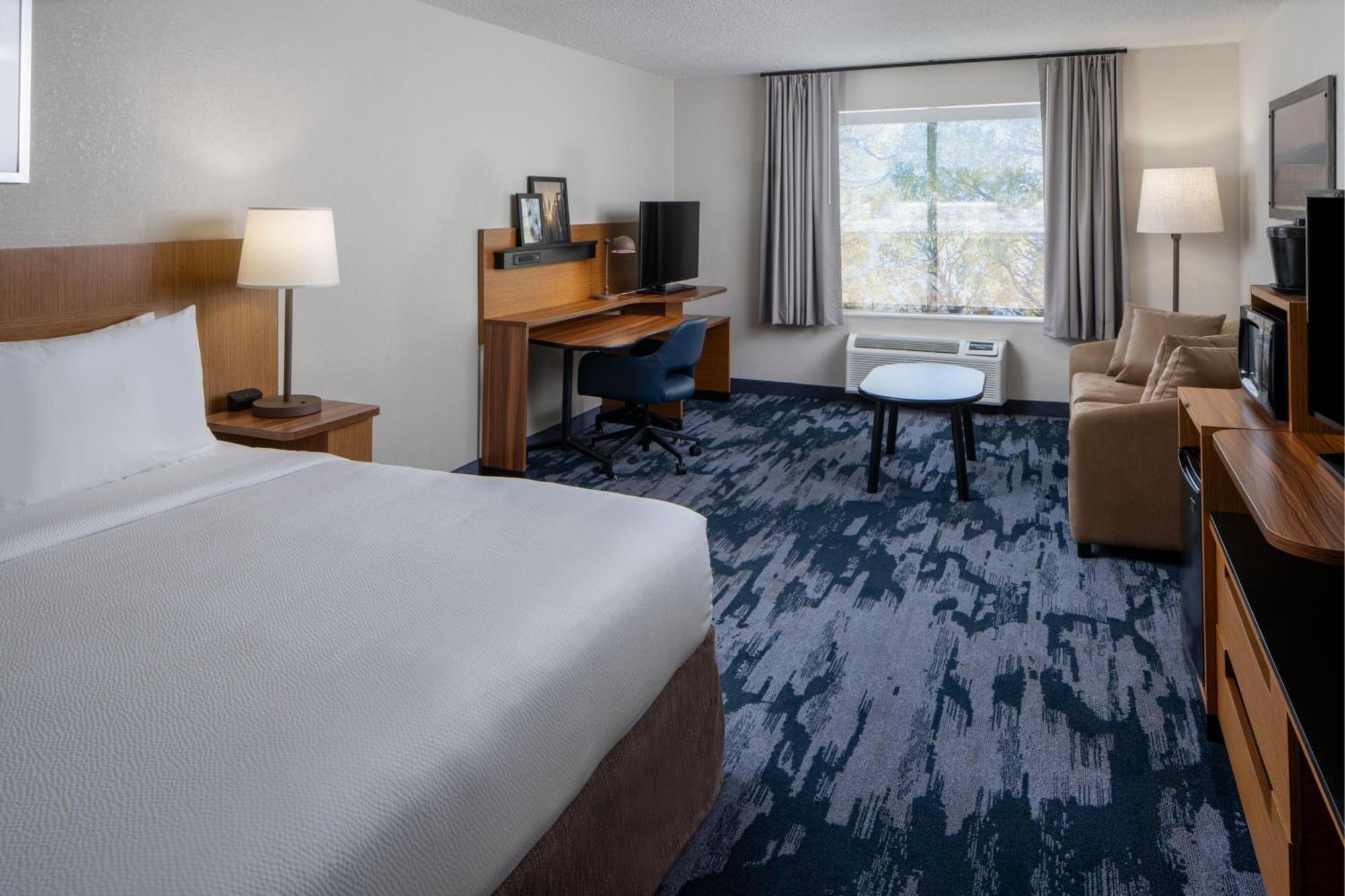 Fairfield Inn & Suites By Marriott Fort Myers Cape Coral Cypress Lake Buitenkant foto