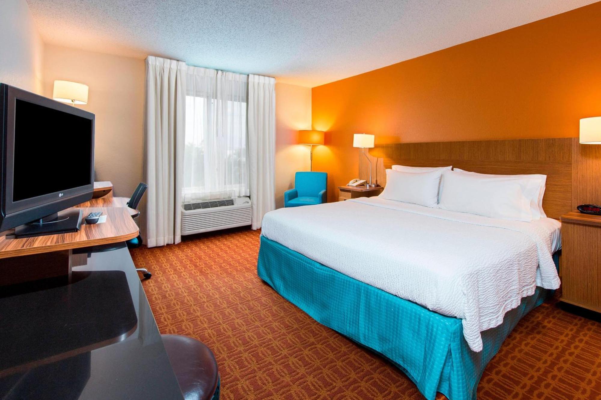 Fairfield Inn & Suites By Marriott Fort Myers Cape Coral Cypress Lake Buitenkant foto