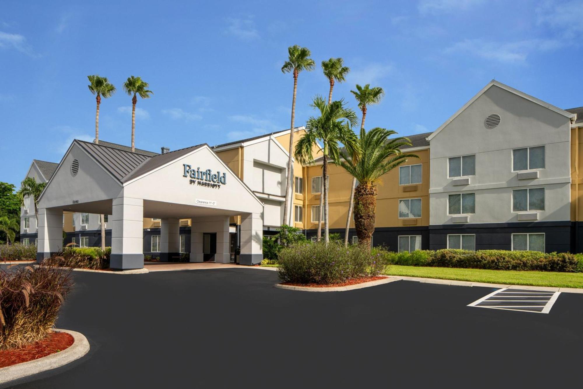 Fairfield Inn & Suites By Marriott Fort Myers Cape Coral Cypress Lake Buitenkant foto