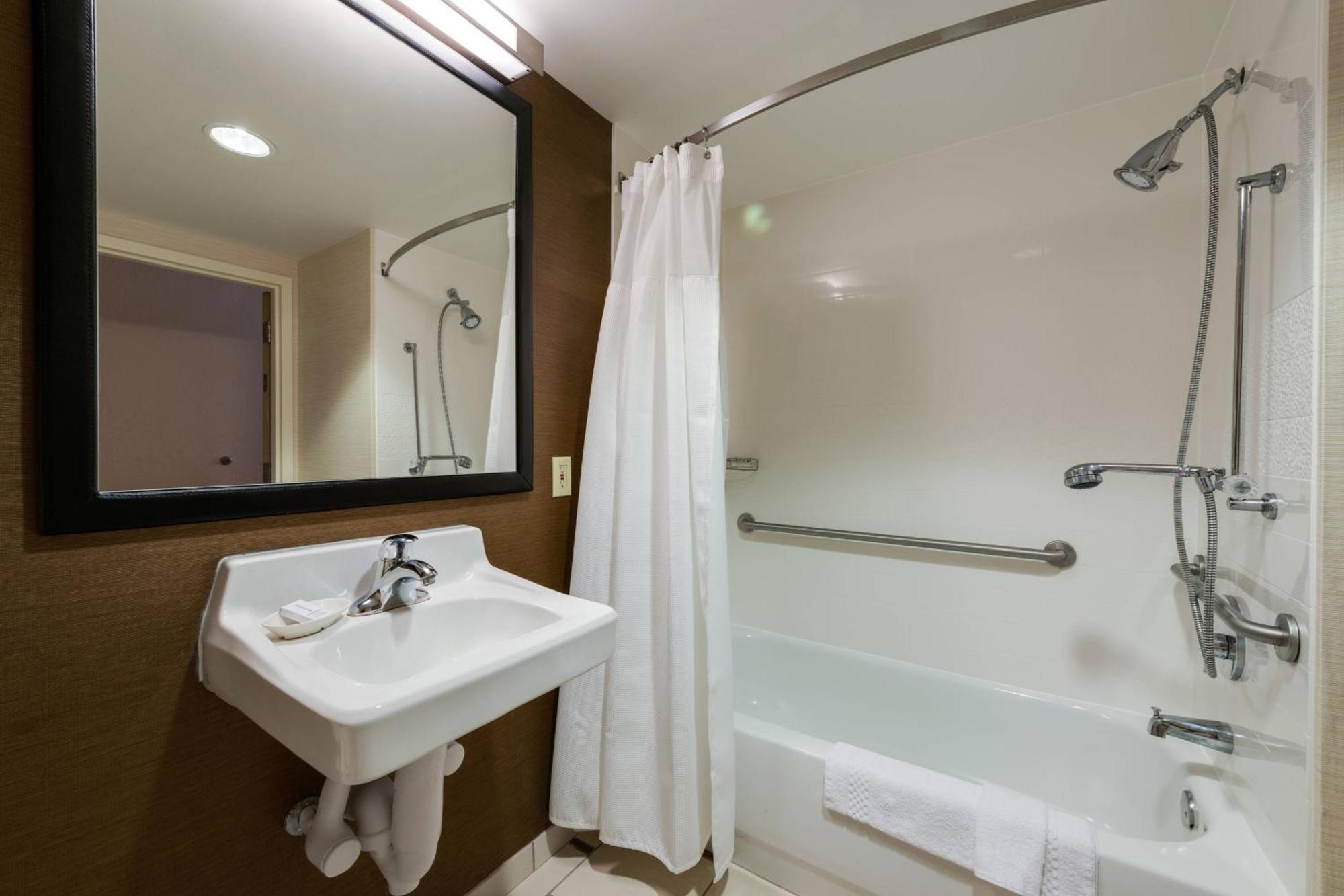 Fairfield Inn & Suites By Marriott Fort Myers Cape Coral Cypress Lake Buitenkant foto