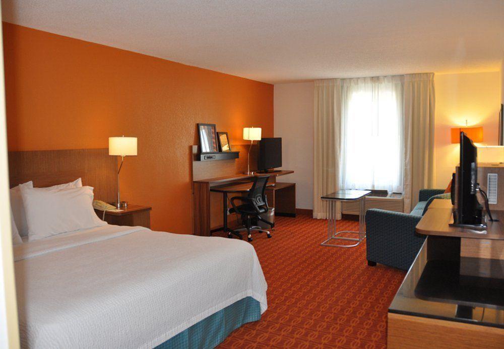 Fairfield Inn & Suites By Marriott Fort Myers Cape Coral Cypress Lake Buitenkant foto