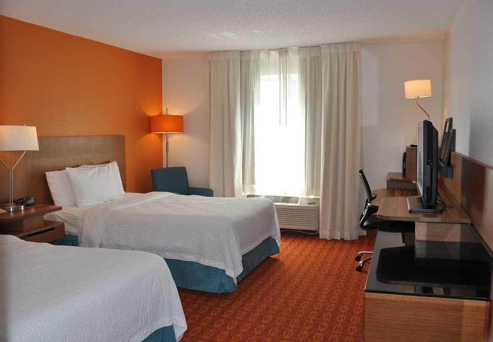 Fairfield Inn & Suites By Marriott Fort Myers Cape Coral Cypress Lake Buitenkant foto