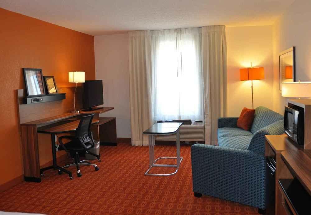 Fairfield Inn & Suites By Marriott Fort Myers Cape Coral Cypress Lake Buitenkant foto