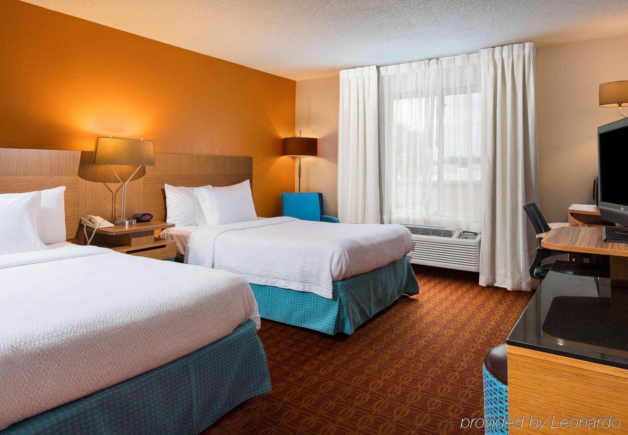 Fairfield Inn & Suites By Marriott Fort Myers Cape Coral Cypress Lake Buitenkant foto