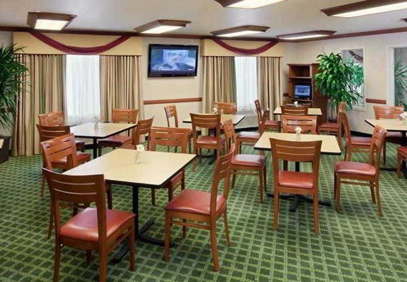 Fairfield Inn & Suites By Marriott Fort Myers Cape Coral Cypress Lake Restaurant foto