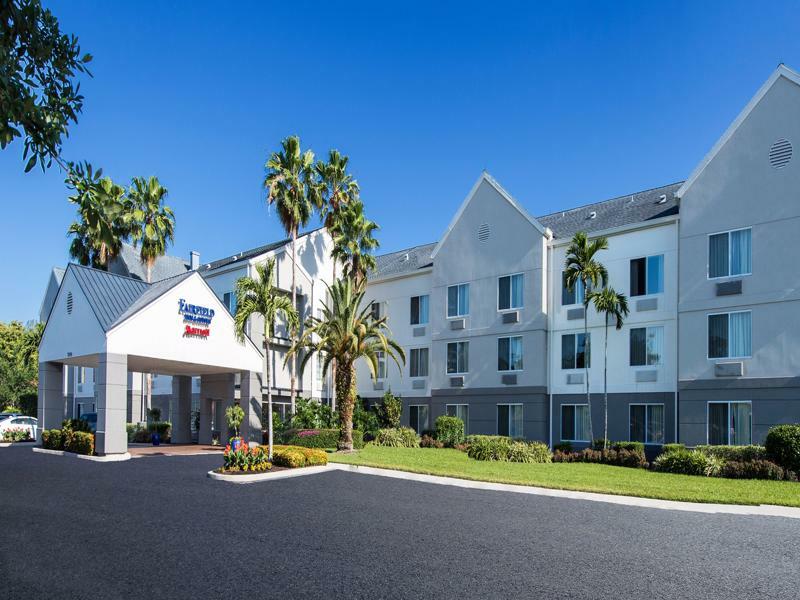 Fairfield Inn & Suites By Marriott Fort Myers Cape Coral Cypress Lake Buitenkant foto