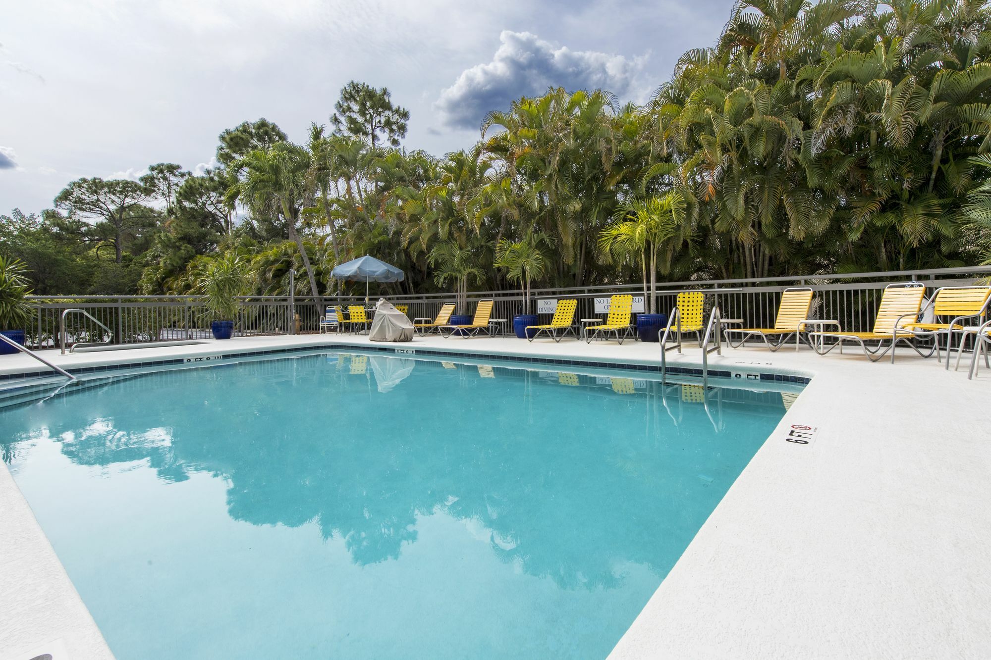 Fairfield Inn & Suites By Marriott Fort Myers Cape Coral Cypress Lake Buitenkant foto