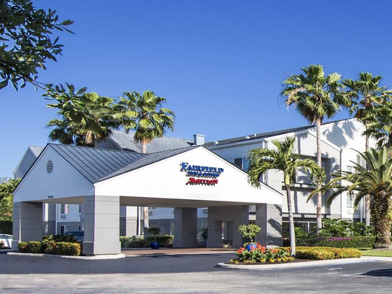 Fairfield Inn & Suites By Marriott Fort Myers Cape Coral Cypress Lake Buitenkant foto